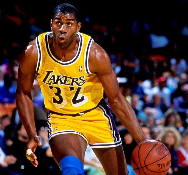 后卫连庄MVP有多难？80年历史仅4人，科哈没做到，下一个他最可能|NBA|斯蒂芬·库里|乔丹|科比-布莱恩特|埃尔文-约翰逊_新浪体育_新浪新闻